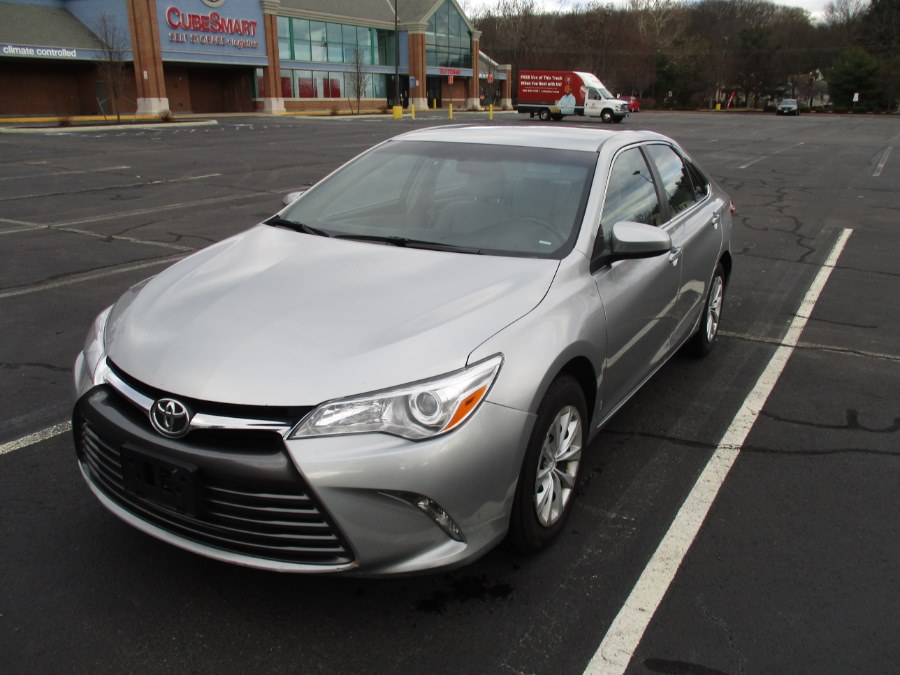 2015 Toyota Camry 4dr Sdn I4 Auto - Clean Carfax / One Owner, available for sale in New Britain, Connecticut | Universal Motors LLC. New Britain, Connecticut