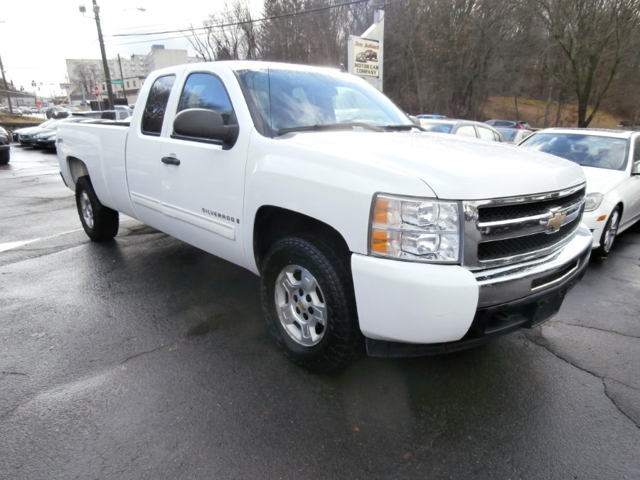 2009 Chevrolet Silverado 1500 4WD Ext Cab 157.5" LT, available for sale in Waterbury, Connecticut | Jim Juliani Motors. Waterbury, Connecticut
