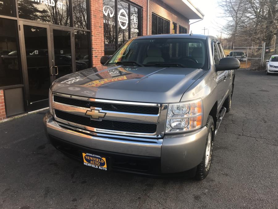 2007 Chevrolet Silverado 1500 4WD Ext Cab 143.5" LT w/2LT, available for sale in Middletown, Connecticut | Newfield Auto Sales. Middletown, Connecticut