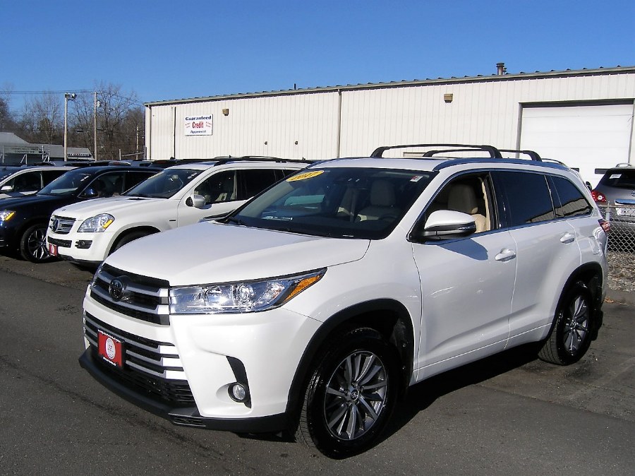 2017 Toyota Highlander XLE V6 AWD (Natl), available for sale in Stratford, Connecticut | Wiz Leasing Inc. Stratford, Connecticut