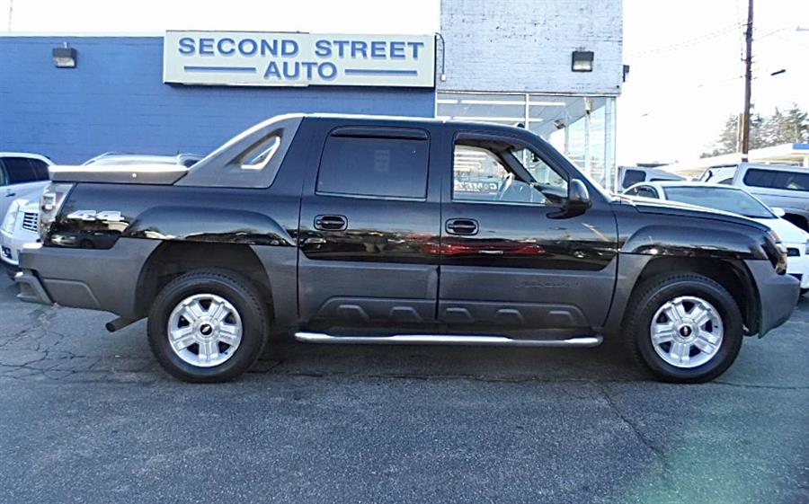 Used Chevrolet Avalanche 1500 5dr Crew Cab 130" WB 4WD 2004 | Second Street Auto Sales Inc. Manchester, New Hampshire