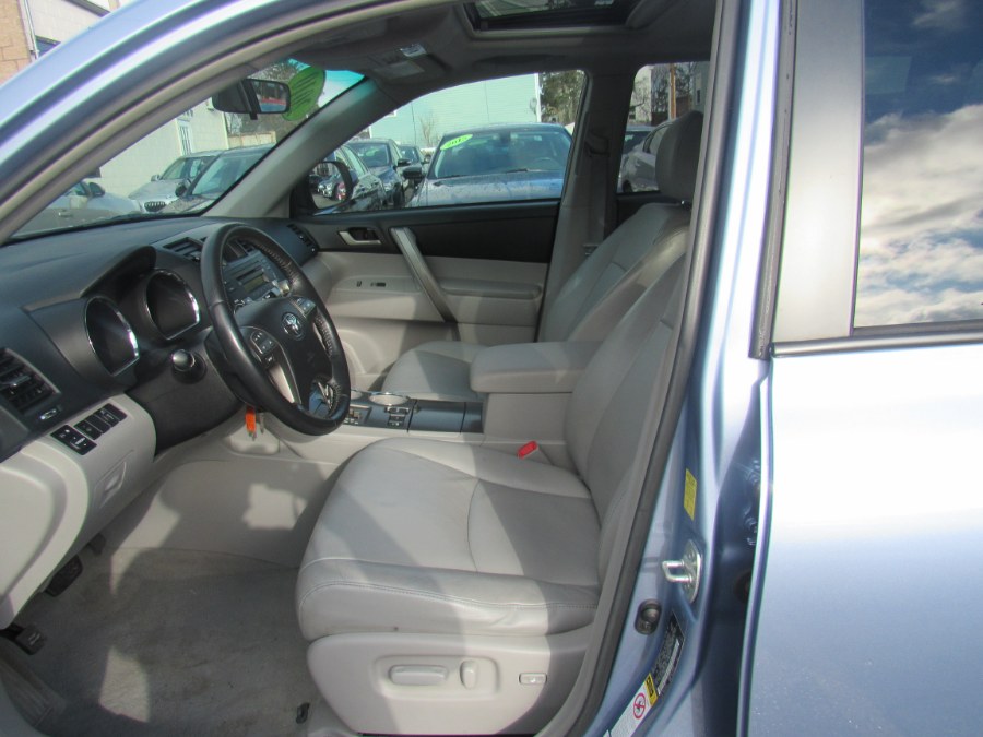 2010 Toyota Highlander 4WD 4dr V6 SE, available for sale in Worcester, Massachusetts | Hilario's Auto Sales Inc.. Worcester, Massachusetts 2010 Toyota Highlander 4WD 4dr V6 SE, available for sale in Worcester, Massachusetts | Hilario's Auto Sales Inc.. Worcester, Massachusetts
