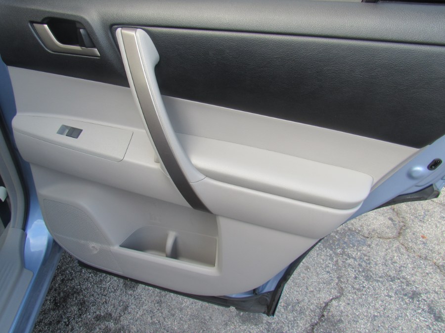 2010 Toyota Highlander 4WD 4dr V6 SE, available for sale in Worcester, Massachusetts | Hilario's Auto Sales Inc.. Worcester, Massachusetts 2010 Toyota Highlander 4WD 4dr V6 SE, available for sale in Worcester, Massachusetts | Hilario's Auto Sales Inc.. Worcester, Massachusetts