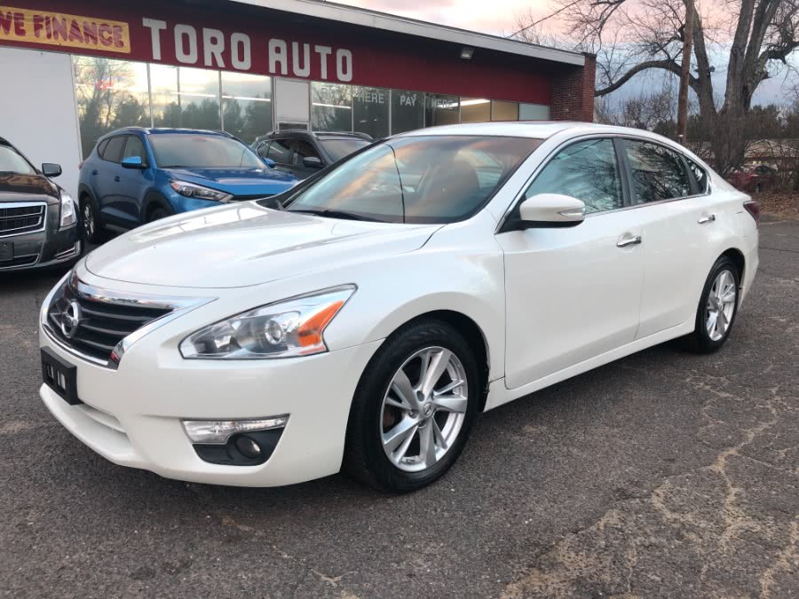 2014 Nissan Altima 2.5 SV Sunroof & Factory Remote Start, available for sale in East Windsor, Connecticut | Toro Auto. East Windsor, Connecticut