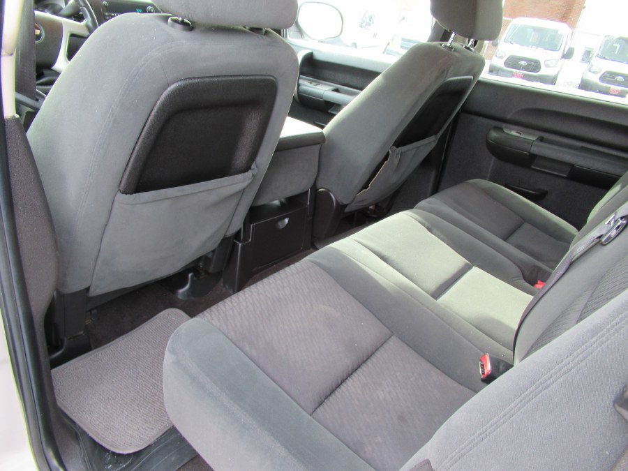 2009 Chevrolet Silverado 1500 4WD Crew Cab 143.5" LT, available for sale in South Windsor, Connecticut | Mike And Tony Auto Sales, Inc. South Windsor, Connecticut 2009 Chevrolet Silverado 1500 4WD Crew Cab 143.5" LT, available for sale in South Windsor, Connecticut | Mike And Tony Auto Sales, Inc. South Windsor, Connecticut