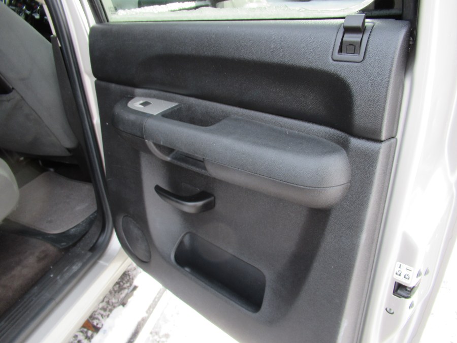2009 Chevrolet Silverado 1500 4WD Crew Cab 143.5" LT, available for sale in South Windsor, Connecticut | Mike And Tony Auto Sales, Inc. South Windsor, Connecticut 2009 Chevrolet Silverado 1500 4WD Crew Cab 143.5" LT, available for sale in South Windsor, Connecticut | Mike And Tony Auto Sales, Inc. South Windsor, Connecticut