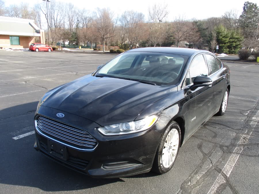 2016 Ford Fusion 4dr Sdn SE Hybrid - Clean Carfax, available for sale in New Britain, Connecticut | Universal Motors LLC. New Britain, Connecticut