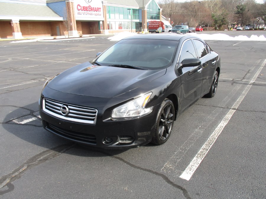 2014 Nissan Maxima 4dr Sdn 3.5 SV w/Premium Pkg - Clean Carfax, available for sale in New Britain, Connecticut | Universal Motors LLC. New Britain, Connecticut