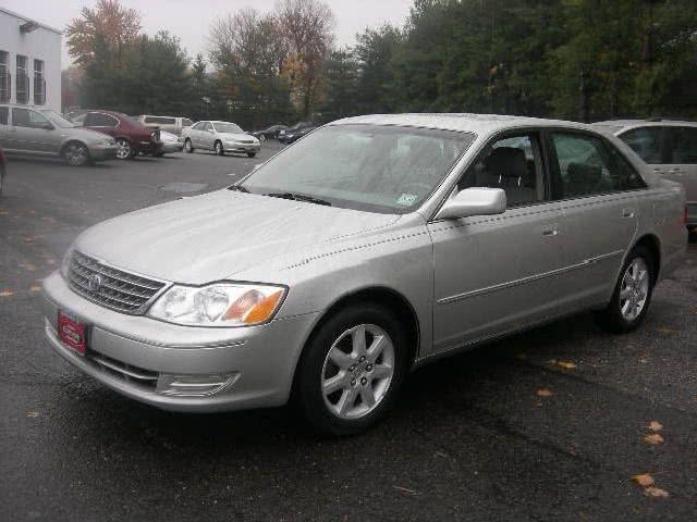 2003 Toyota Avalon XLS, available for sale in Newington, Connecticut | Wholesale Motorcars LLC. Newington, Connecticut