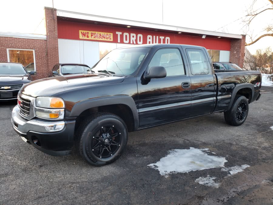 2005 GMC Sierra 1500 4WD Extended Cab LT 5.3 V8, available for sale in East Windsor, Connecticut | Toro Auto. East Windsor, Connecticut
