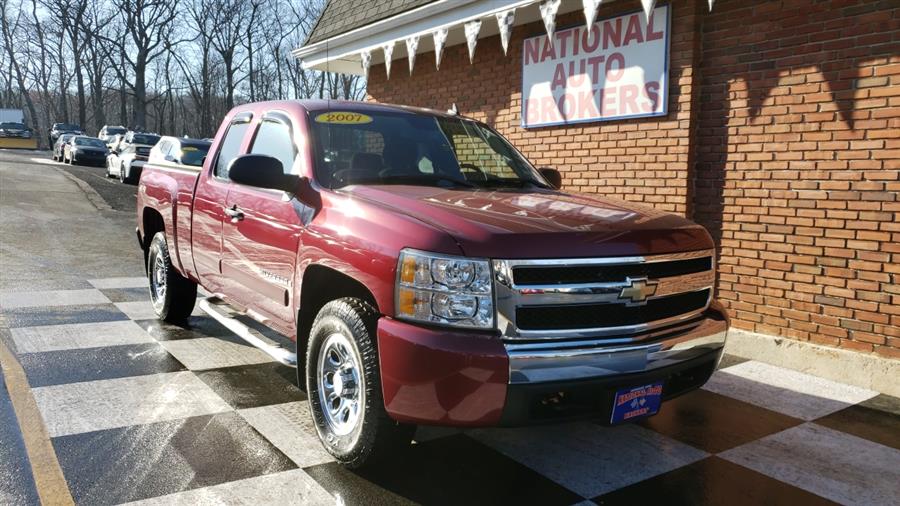 2007 Chevrolet Silverado 1500 4WD Ext Cab LT, available for sale in Waterbury, Connecticut | National Auto Brokers, Inc.. Waterbury, Connecticut