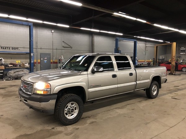 2002 GMC Sierra 2500HD Crew Cab 167" WB 4WD SLE, available for sale in Waterbury, Connecticut | Platinum Auto Care. Waterbury, Connecticut