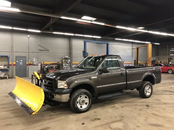 2006 Ford Super Duty F-250 Reg Cab 137" XL 4WD, available for sale in Waterbury, Connecticut | Platinum Auto Care. Waterbury, Connecticut