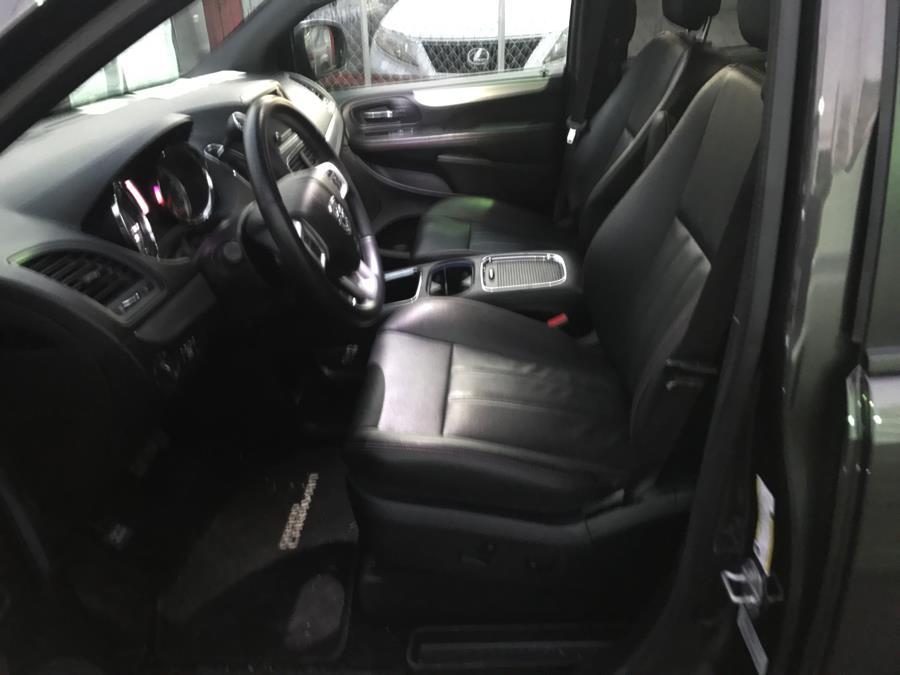 2017 Dodge Grand Caravan GT Wagon Retail *Ltd Avail*, available for sale in Corona, New York | Raymonds Cars Inc. Corona, New York 2017 Dodge Grand Caravan GT Wagon Retail *Ltd Avail*, available for sale in Corona, New York | Raymonds Cars Inc. Corona, New York