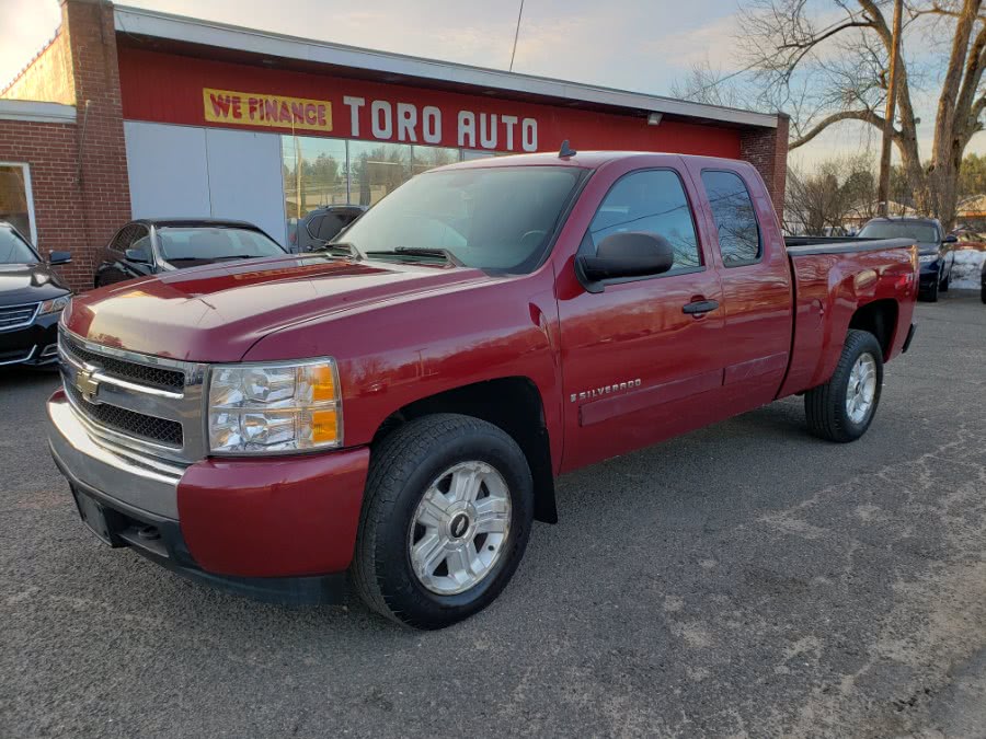 2007 Chevrolet Silverado 1500 4WD LT2 Extended Cab Z71 OKG 5.3 V8, available for sale in East Windsor, Connecticut | Toro Auto. East Windsor, Connecticut
