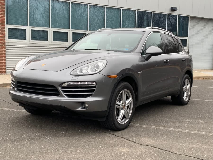 2013 Porsche Cayenne AWD 4dr Diesel, available for sale in Waterbury, Connecticut | Platinum Auto Care. Waterbury, Connecticut