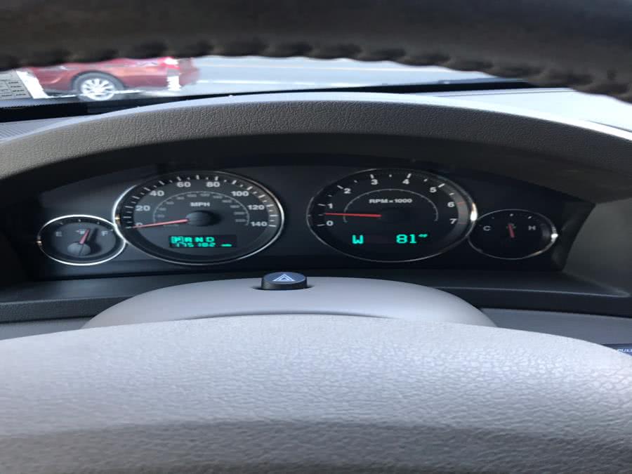 Used Jeep Grand Cherokee 4dr Limited 4WD 2005 | CarMart Auto Services. Farmingdale, New York Used Jeep Grand Cherokee 4dr Limited 4WD 2005 | CarMart Auto Services. Farmingdale, New York
