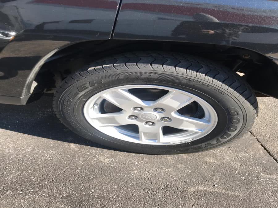 Used Jeep Grand Cherokee 4dr Laredo 4WD 2005 | CarMart Auto Services. Farmingdale, New York Used Jeep Grand Cherokee 4dr Laredo 4WD 2005 | CarMart Auto Services. Farmingdale, New York