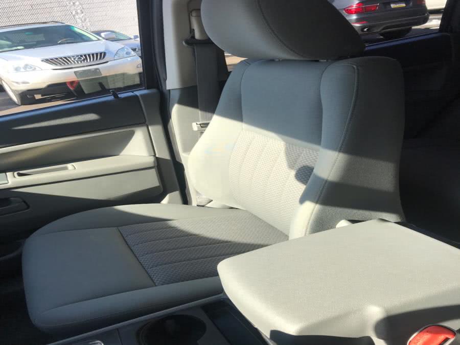 Used Jeep Grand Cherokee 4dr Laredo 4WD 2005 | CarMart Auto Services. Farmingdale, New York Used Jeep Grand Cherokee 4dr Laredo 4WD 2005 | CarMart Auto Services. Farmingdale, New York