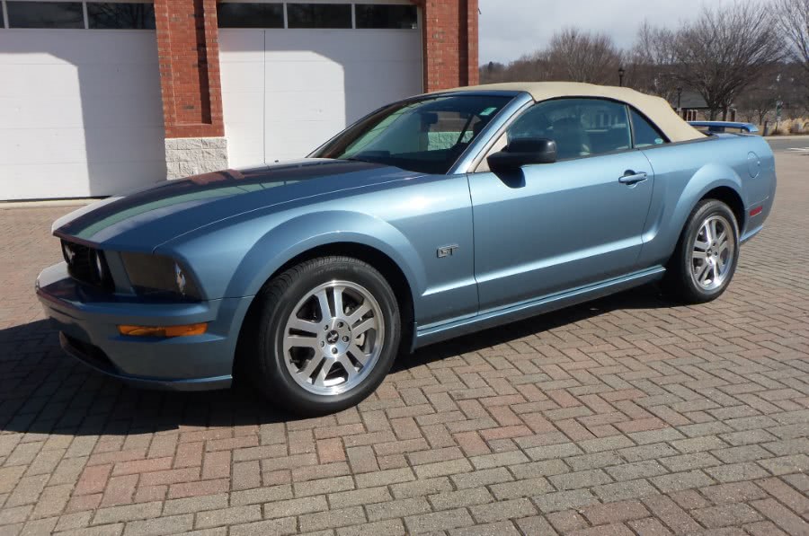 Used Ford Mustang 2dr Conv GT Deluxe 2006 | Center Motorsports LLC. Shelton, Connecticut