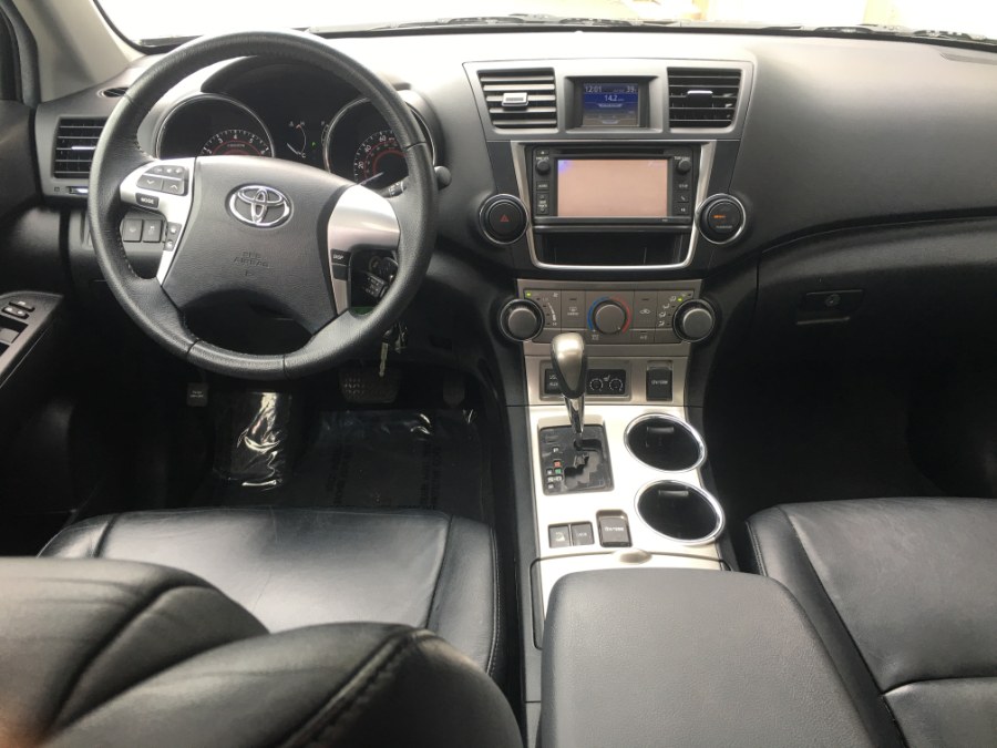 2013 Toyota Highlander 4WD 4dr V6 SE (Natl), available for sale in Bristol, Connecticut | Bristol Auto Center LLC. Bristol, Connecticut 2013 Toyota Highlander 4WD 4dr V6 SE (Natl), available for sale in Bristol, Connecticut | Bristol Auto Center LLC. Bristol, Connecticut