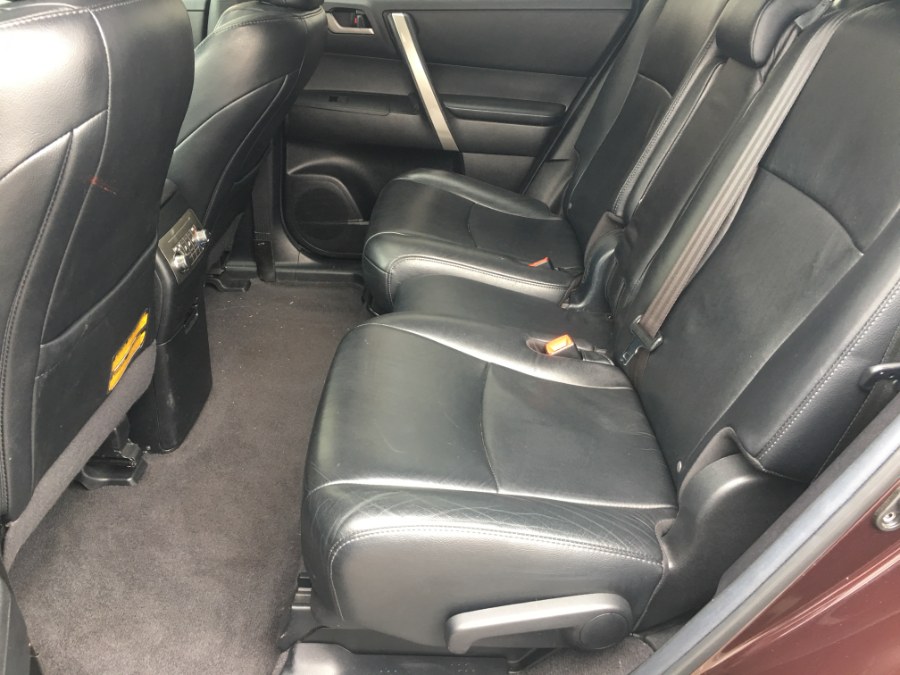 2013 Toyota Highlander 4WD 4dr V6 SE (Natl), available for sale in Bristol, Connecticut | Bristol Auto Center LLC. Bristol, Connecticut 2013 Toyota Highlander 4WD 4dr V6 SE (Natl), available for sale in Bristol, Connecticut | Bristol Auto Center LLC. Bristol, Connecticut
