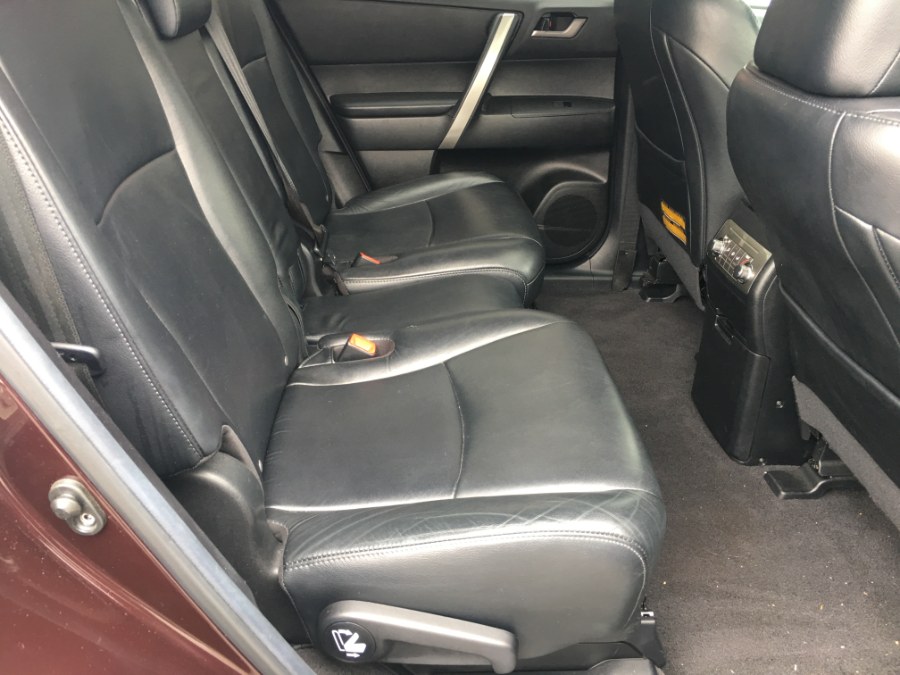 2013 Toyota Highlander 4WD 4dr V6 SE (Natl), available for sale in Bristol, Connecticut | Bristol Auto Center LLC. Bristol, Connecticut 2013 Toyota Highlander 4WD 4dr V6 SE (Natl), available for sale in Bristol, Connecticut | Bristol Auto Center LLC. Bristol, Connecticut