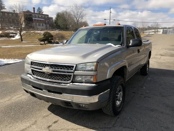 2005 Chevrolet Silverado 2500HD Ext Cab 143.5" WB 4WD LS, available for sale in Waterbury, Connecticut | Platinum Auto Care. Waterbury, Connecticut