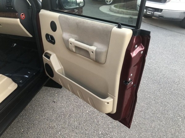 2004 LAND ROVER DISCOVERY 4WD 4dr SUV Luxury, available for sale in Bronx, New York | TNT Auto Sales USA inc. Bronx, New York 2004 LAND ROVER DISCOVERY 4WD 4dr SUV Luxury, available for sale in Bronx, New York | TNT Auto Sales USA inc. Bronx, New York