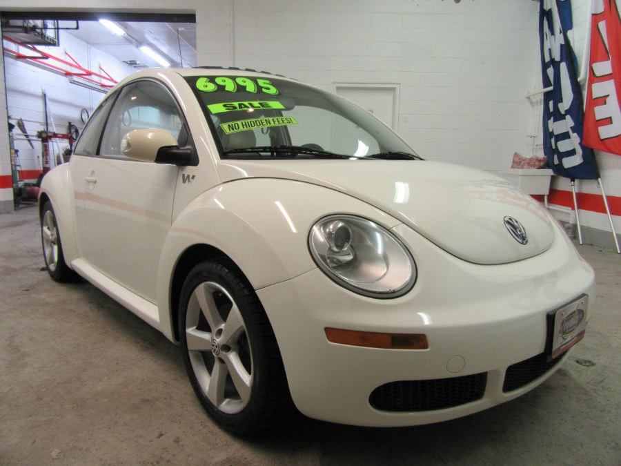 2008 Volkswagen New Beetle Coupe 2dr Auto Triple White PZEV, available for sale in Little Ferry, New Jersey | Royalty Auto Sales. Little Ferry, New Jersey