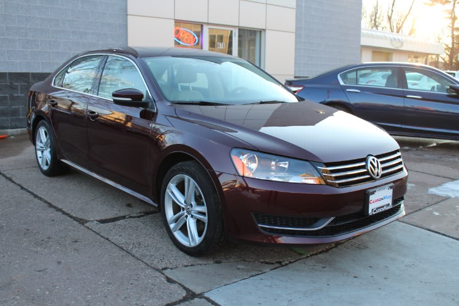 2014 Volkswagen Passat 4dr Sdn 1.8T Auto SE w/Sunroof PZEV, available for sale in Manchester, Connecticut | Carsonmain LLC. Manchester, Connecticut