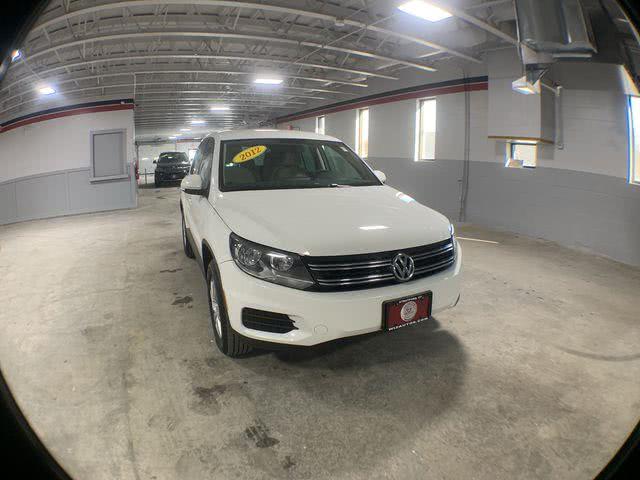 2012 Volkswagen Tiguan 2WD 4dr Auto SE, available for sale in Stratford, Connecticut | Wiz Leasing Inc. Stratford, Connecticut