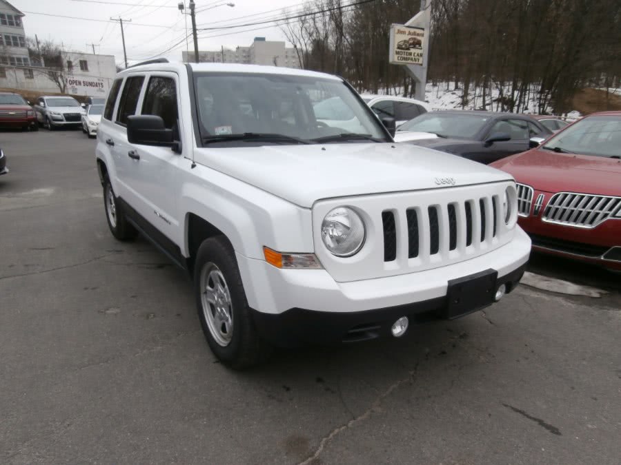 2015 Jeep Patriot FWD 4dr Sport, available for sale in Waterbury, Connecticut | Jim Juliani Motors. Waterbury, Connecticut