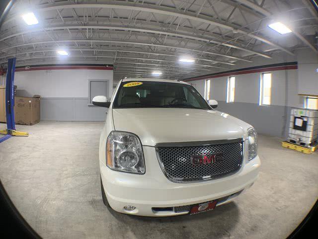 2009 GMC Yukon XL Denali AWD 4dr 1500, available for sale in Stratford, Connecticut | Wiz Leasing Inc. Stratford, Connecticut