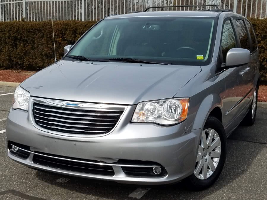 2014 Chrysler Town & Country Touring w/Leather,Back-up Camera,DVD,3rd Row, available for sale in Queens, NY