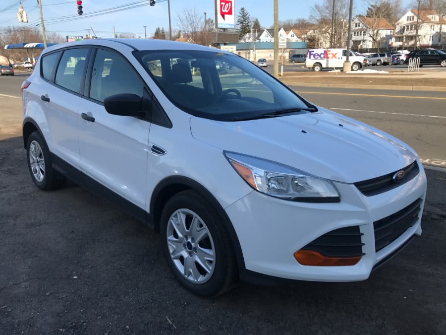 Used Ford Escape FWD 4dr S 2016 | Wallingford Auto Center LLC. Wallingford, Connecticut