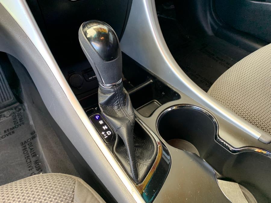 2013 Hyundai Sonata 4dr Sdn 2.4L Auto GLS, available for sale in Corona, California | Green Light Auto. Corona, California 2013 Hyundai Sonata 4dr Sdn 2.4L Auto GLS, available for sale in Corona, California | Green Light Auto. Corona, California