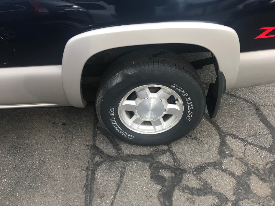 2005 GMC Sierra 1500 Ext Cab 143.5" WB 4WD SLE, available for sale in Bridgeport, Connecticut | Airway Motors. Bridgeport, Connecticut 2005 GMC Sierra 1500 Ext Cab 143.5" WB 4WD SLE, available for sale in Bridgeport, Connecticut | Airway Motors. Bridgeport, Connecticut