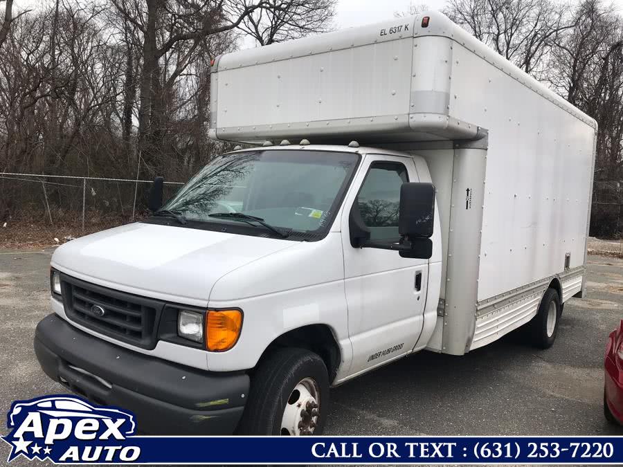 2006 Ford Econoline Commercial Cutaway E-450 Super Duty 176" WB DRW, available for sale in Selden, New York | Apex Auto. Selden, New York