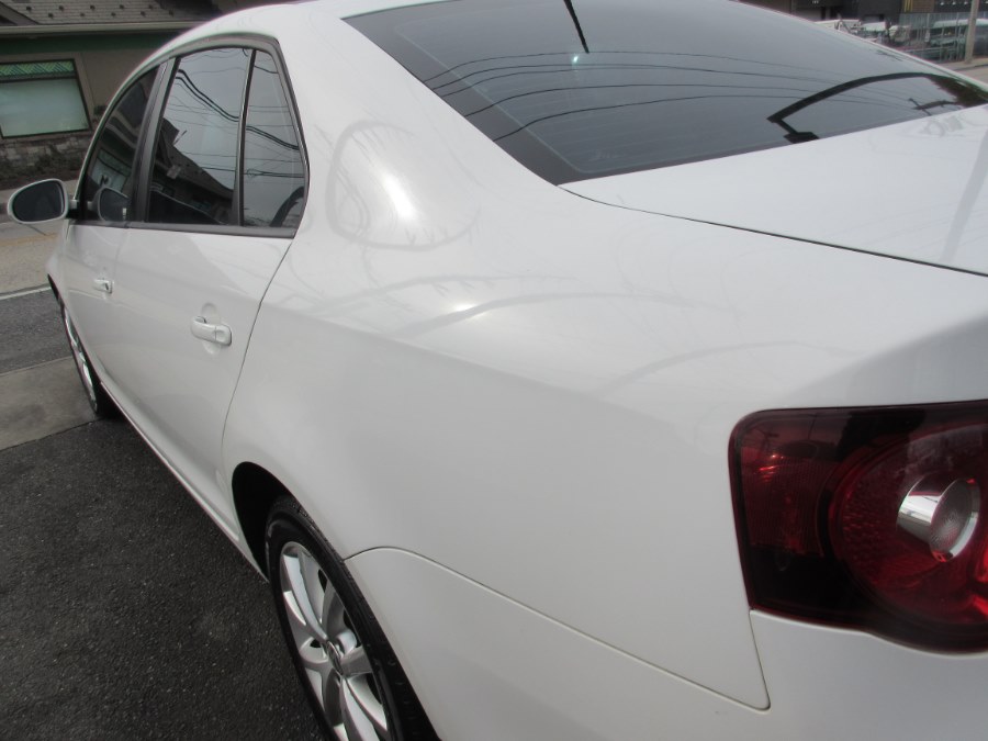 2010 Volkswagen Jetta Sedan 4dr Auto Limited PZEV, available for sale in Lynbrook, New York | ACA Auto Sales. Lynbrook, New York 2010 Volkswagen Jetta Sedan 4dr Auto Limited PZEV, available for sale in Lynbrook, New York | ACA Auto Sales. Lynbrook, New York