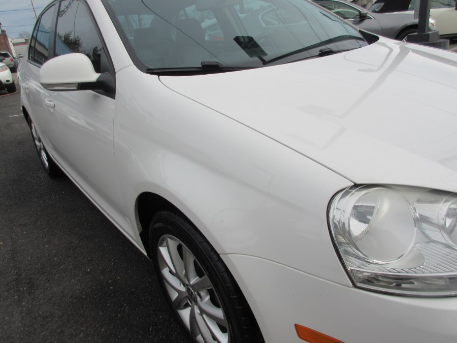 2010 Volkswagen Jetta Sedan 4dr Auto Limited PZEV, available for sale in Lynbrook, New York | ACA Auto Sales. Lynbrook, New York 2010 Volkswagen Jetta Sedan 4dr Auto Limited PZEV, available for sale in Lynbrook, New York | ACA Auto Sales. Lynbrook, New York