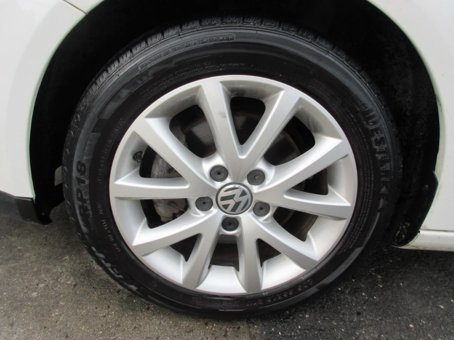 2010 Volkswagen Jetta Sedan 4dr Auto Limited PZEV, available for sale in Lynbrook, New York | ACA Auto Sales. Lynbrook, New York 2010 Volkswagen Jetta Sedan 4dr Auto Limited PZEV, available for sale in Lynbrook, New York | ACA Auto Sales. Lynbrook, New York
