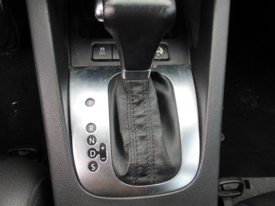 2010 Volkswagen Jetta Sedan 4dr Auto Limited PZEV, available for sale in Lynbrook, New York | ACA Auto Sales. Lynbrook, New York 2010 Volkswagen Jetta Sedan 4dr Auto Limited PZEV, available for sale in Lynbrook, New York | ACA Auto Sales. Lynbrook, New York