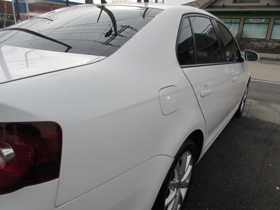 2010 Volkswagen Jetta Sedan 4dr Auto Limited PZEV, available for sale in Lynbrook, New York | ACA Auto Sales. Lynbrook, New York 2010 Volkswagen Jetta Sedan 4dr Auto Limited PZEV, available for sale in Lynbrook, New York | ACA Auto Sales. Lynbrook, New York