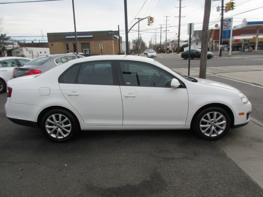 2010 Volkswagen Jetta Sedan 4dr Auto Limited PZEV, available for sale in Lynbrook, New York | ACA Auto Sales. Lynbrook, New York 2010 Volkswagen Jetta Sedan 4dr Auto Limited PZEV, available for sale in Lynbrook, New York | ACA Auto Sales. Lynbrook, New York