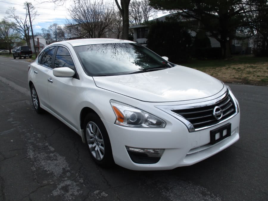 2014 Nissan Altima 4dr Sdn I4 2.5 S, available for sale in West Babylon, New York | New Gen Auto Group. West Babylon, New York