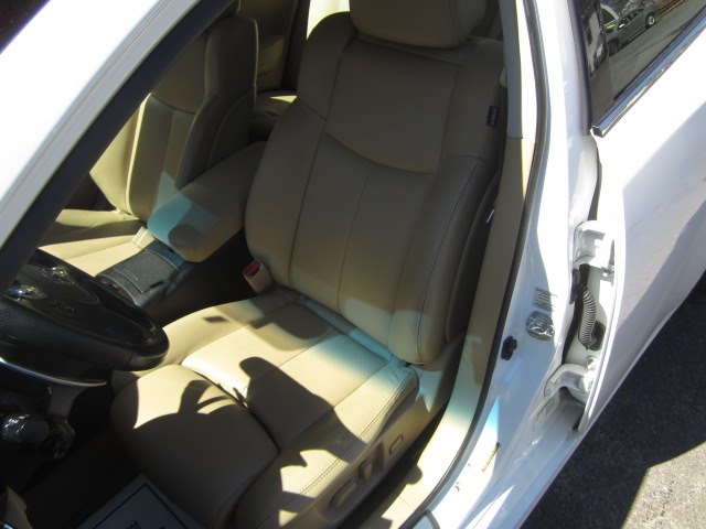 2011 Nissan Maxima 4dr Sdn V6 CVT 3.5 SV w/Premium Pkg, available for sale in Meriden, Connecticut | Cos Central Auto. Meriden, Connecticut 2011 Nissan Maxima 4dr Sdn V6 CVT 3.5 SV w/Premium Pkg, available for sale in Meriden, Connecticut | Cos Central Auto. Meriden, Connecticut