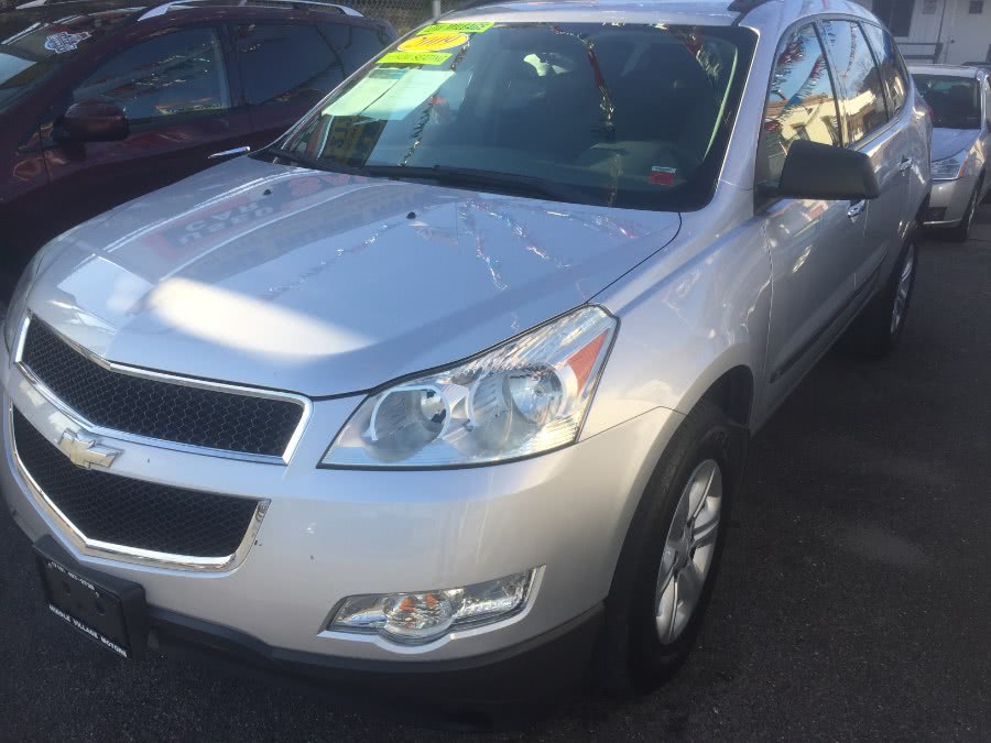 2009 Chevrolet Traverse FWD 4dr LS, available for sale in Middle Village, New York | Middle Village Motors . Middle Village, New York