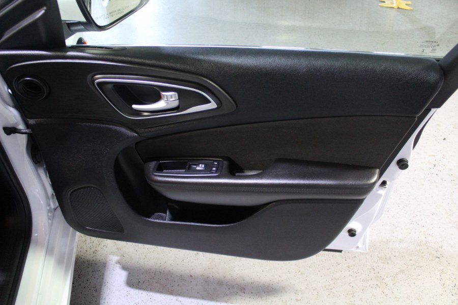 2016 Chrysler 200 4dr Sdn Limited FWD, available for sale in Deer Park, New York | Car Tec Enterprise Leasing & Sales LLC. Deer Park, New York 2016 Chrysler 200 4dr Sdn Limited FWD, available for sale in Deer Park, New York | Car Tec Enterprise Leasing & Sales LLC. Deer Park, New York