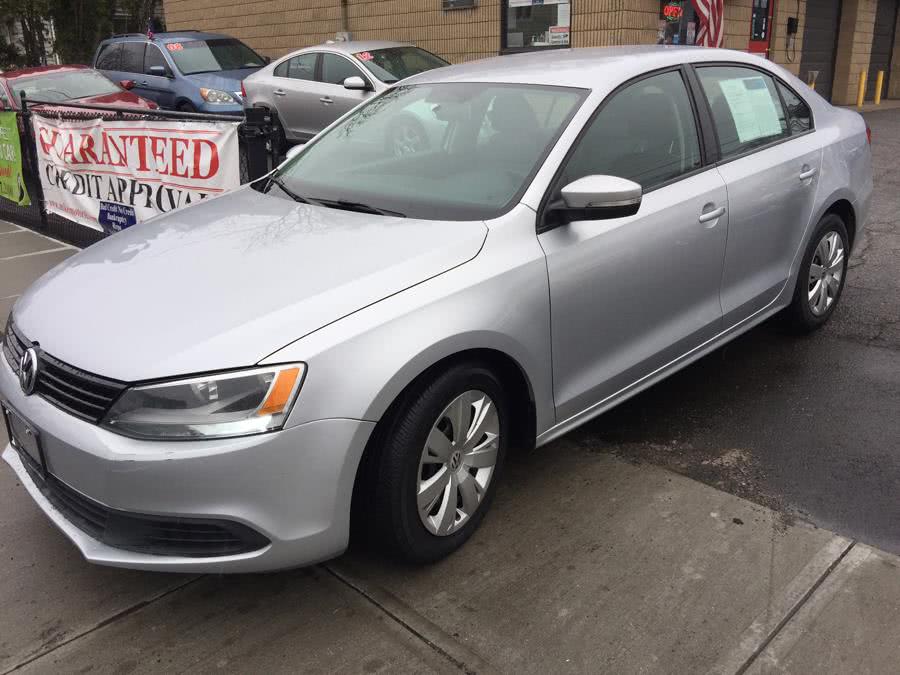 2014 Volkswagen Jetta Sedan 4dr Auto SE PZEV, available for sale in Stratford, Connecticut | Mike's Motors LLC. Stratford, Connecticut